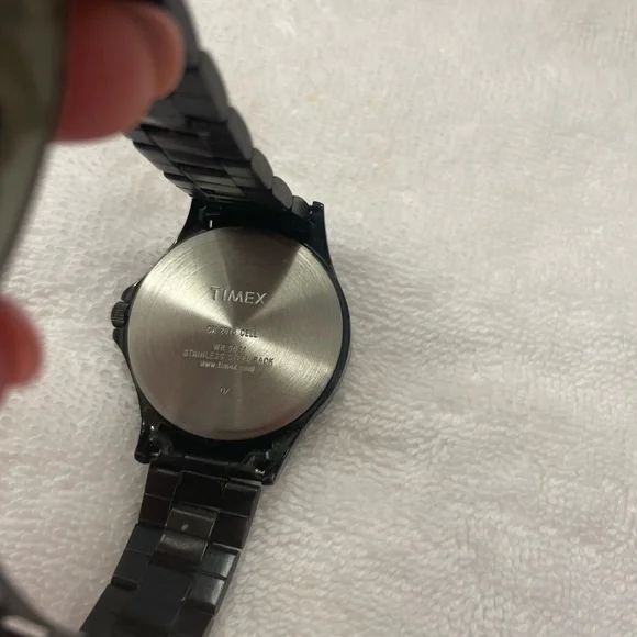 Timex Men’s Black on Black, Stainless Steel Bracelet. - Picture 6 of 6